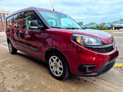 Usado Fiat Doblò Lounge 95 CV (69 kW) 2020 Granate Monovolumen