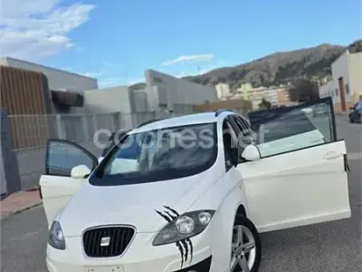 Usado Seat Altea XL Reference 105 CV (77 kW) 2013 Blanco Monovolumen