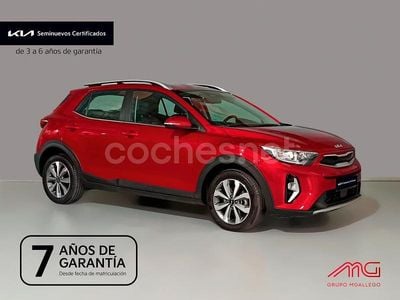 Rojo Usado 2024 Kia Stonic SUV | 20.200 € (Un poco caro)