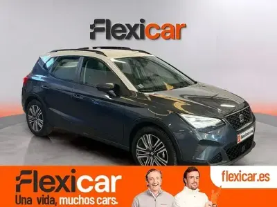 Usado Seat Arona Xperience 110 CV (80 kW) 2022 Gris SUV