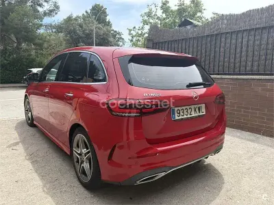 Usado Mercedes B180 109 CV (80 kW) 2019 Rojo Utilitario