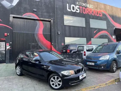 Usado BMW 118 Comfort Edition 143 CV (105 kW) 2009 Negro Utilitario