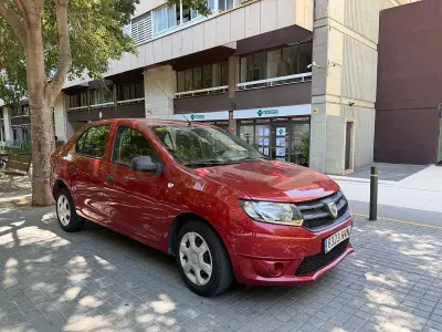 Usado Dacia Logan Ambiance 75 CV (55 kW) 2014 Granate Familiar