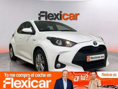 Usado Toyota Yaris Active 99 CV (72 kW) 2020 Blanco Utilitario
