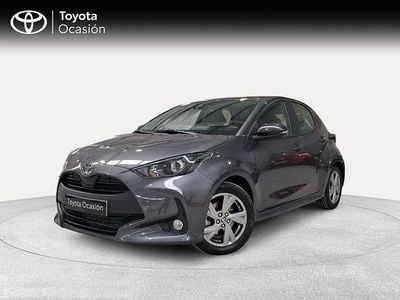Usado Toyota Yaris Hybrid Active 116 CV (85 kW) 2025 Gris / plata Berlina