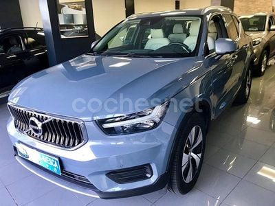 Gris / plata Usado 2022 Volvo XC40 Plus SUV | 27.800 € (Precio justo)
