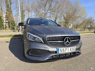 Usado Mercedes CLA180 Shooting Brake 122 CV (89 kW) 2018 Gris / plata Familiar