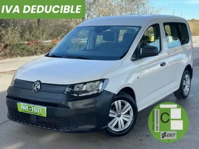Käytetty VW Caddy 102 HP (75 kW) 2021 Valkoinen Tila-auto