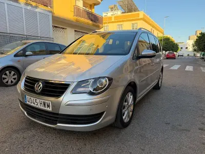 Usado VW Touran Advance 140 CV (102 kW) 2010 Gris / plata Monovolumen
