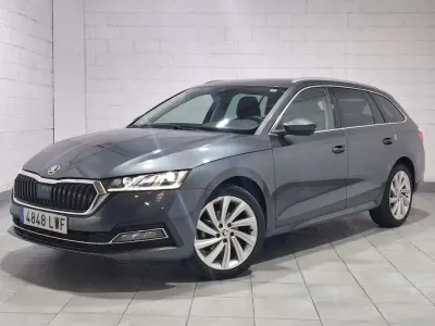 Usado Skoda Octavia Style 150 CV (110 kW) 2022 Gris Familiar