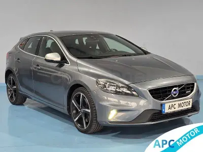 Usado Volvo V40 R-Design Momentum 150 CV (110 kW) 2014 Gris / plata Berlina