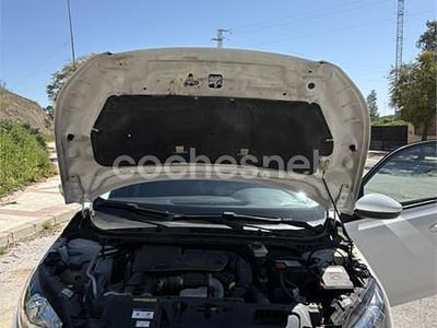 Usado Peugeot 308 Active 120 CV (88 kW) 2015 Gris / plata Berlina