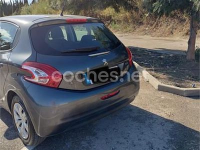 Usado Peugeot 208 Active 82 CV (60 kW) 2014 Gris / plata Utilitario