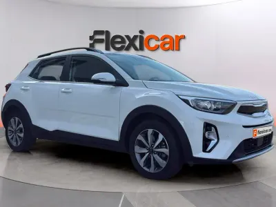 Usado Kia Stonic 84 CV (61 kW) 2022 Blanco SUV