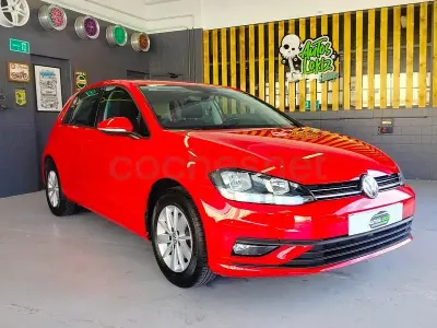 Usado VW Golf VII 110 CV (80 kW) 2018 Rojo Berlina