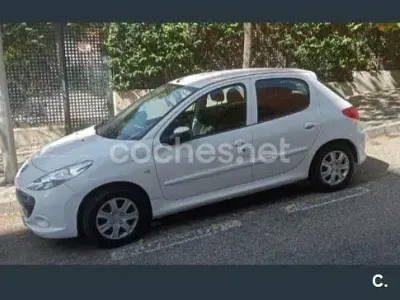 Usado Peugeot 206+ 75 CV (55 kW) 2011 Blanco Utilitario