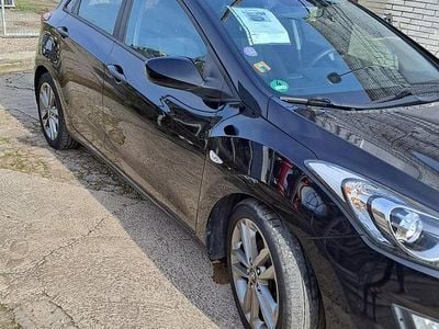 Negro Usado 2015 Hyundai i30 GO! | 9950 € (Un poco caro)