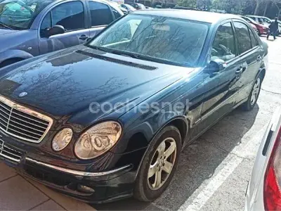 Usado Mercedes E280 Elegance 190 CV (139 kW) 2006 Azul Berlina