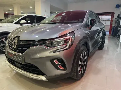 Usado Renault Captur Techno 90 CV (66 kW) 2024 Gris / plata SUV
