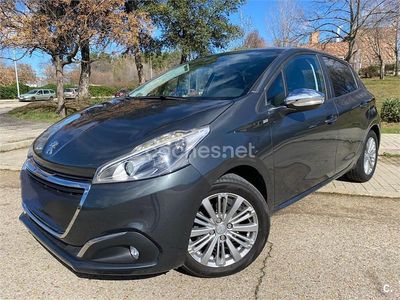 Gris / plata Usado 2016 Peugeot 208 Style Utilitario | 6900 € (Precio justo)