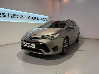 Usado Toyota Avensis Advance 143 CV (105 kW) 2015 Gris Familiar