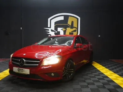 Usado Mercedes A180 Style 122 CV (89 kW) 2014 Rojo Berlina