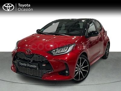 Rojo Usado 2025 Toyota Yaris Hybrid Sport Berlina | 25.900 € (Precio justo)
