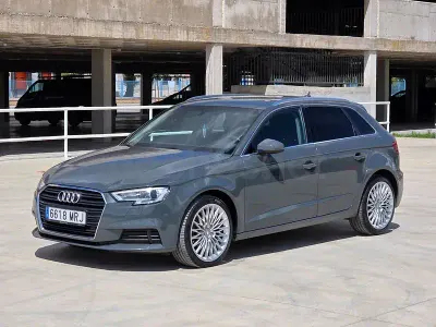 Usado Audi A3 150 HP (110 kW) 2018 Cinzento Sedan