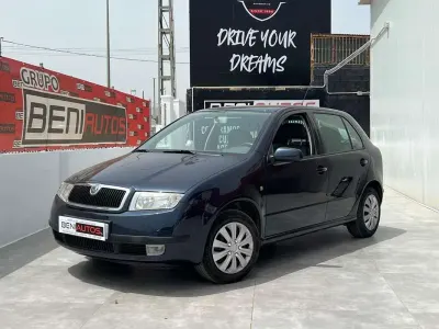 Usado Skoda Fabia Classic 60 CV (44 kW) 2000 Azul Utilitario