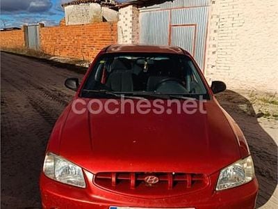 Usado Hyundai Accent GLS 82 CV (60 kW) 2000 Granate Berlina