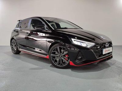 Usado Hyundai i20 204 CV (150 kW) 2023 Negro Berlina