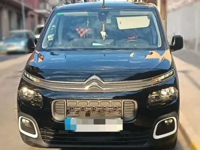 Usado Citroën Berlingo Feel 102 CV (75 kW) 2021 Negro Monovolumen