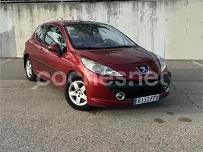 Usado Peugeot 207 90 CV (66 kW) 2006 Rojo Berlina
