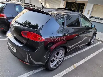Usado Seat Leon Ecomotive 105 CV (77 kW) 2009 Negro Utilitario