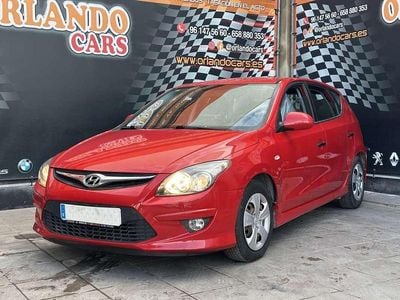 Usado Hyundai i30 Comfort 90 CV (66 kW) 2010 Rojo Utilitario