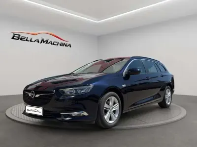 Usado Opel Insignia Selective 136 CV (100 kW) 2019 Azul Familiar