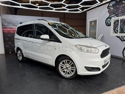 Usado Ford Tourneo Courier Titanium 100 CV (73 kW) 2016 Blanco Monovolumen