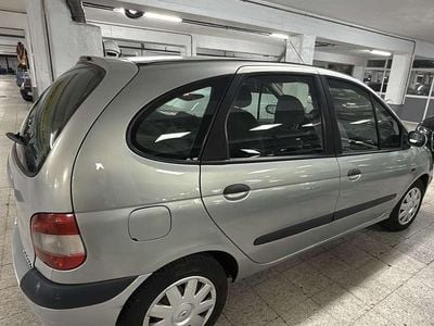 Plateado Usado 2002 Renault Scénic Authentique Monovolumen | 1850 €