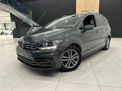 Gris / plata Usado 2021 VW Touran Sportline Monovolumen | 25.990 € (Un poco caro)