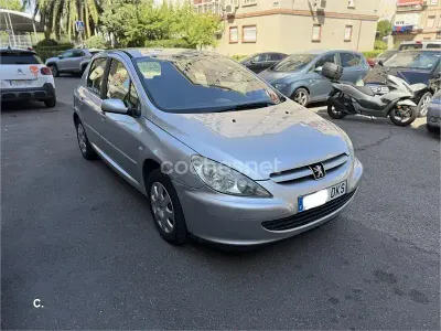 Usado Peugeot 307 90 CV (66 kW) 2005 Gris / plata Berlina