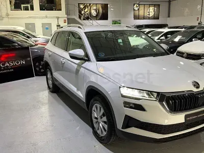 Usado Skoda Karoq Style 150 CV (110 kW) 2023 Blanco SUV