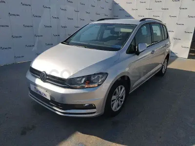 Usado VW Touran Business 122 CV (89 kW) 2021 Gris / plata Monovolumen