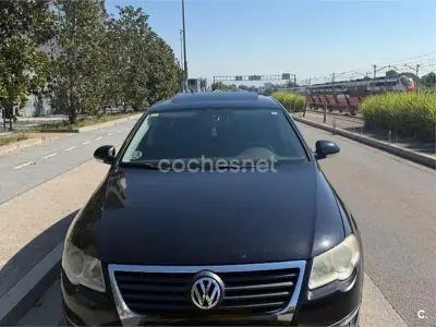 Usado VW Passat Highline 140 CV (102 kW) 2007 Negro Berlina