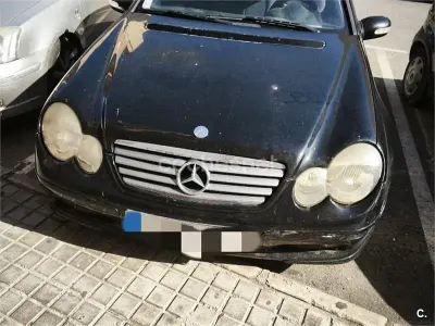 Usado Mercedes C220 143 CV (105 kW) 2003 Negro Berlina