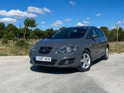 Begagnad Seat Leon Style 105 HK (77 kW) 2011 Grå Halvkombi