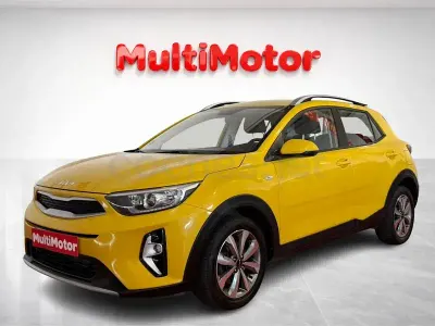 Usado Kia Stonic 100 CV (73 kW) 2023 Amarillo SUV