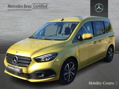 Usado Mercedes T180 116 CV (85 kW) 2025 Amarillo Monovolumen