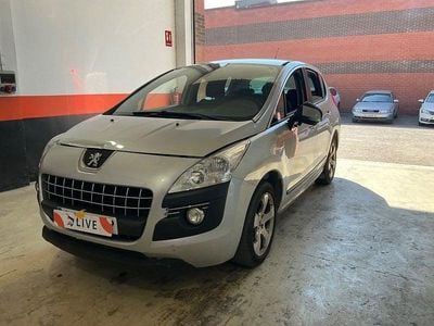 Usado Peugeot 3008 Access 120 CV (88 kW) 2012 Gris / plata Familiar