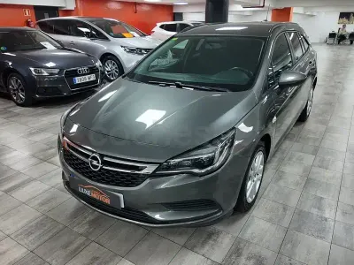 Usado Opel Astra Business 110 CV (80 kW) 2017 Beige Familiar