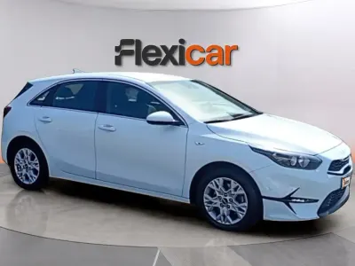 Usado Kia Ceed 136 CV (100 kW) 2023 Blanco Utilitario